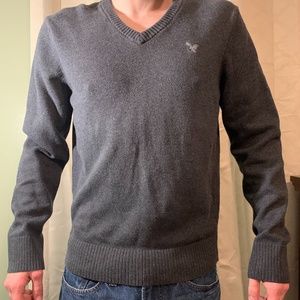 American Eagle Mens V-Neck Grey Sweater Med.